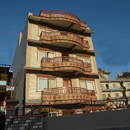 Отель The Country Yard Покхара Экстерьер фото